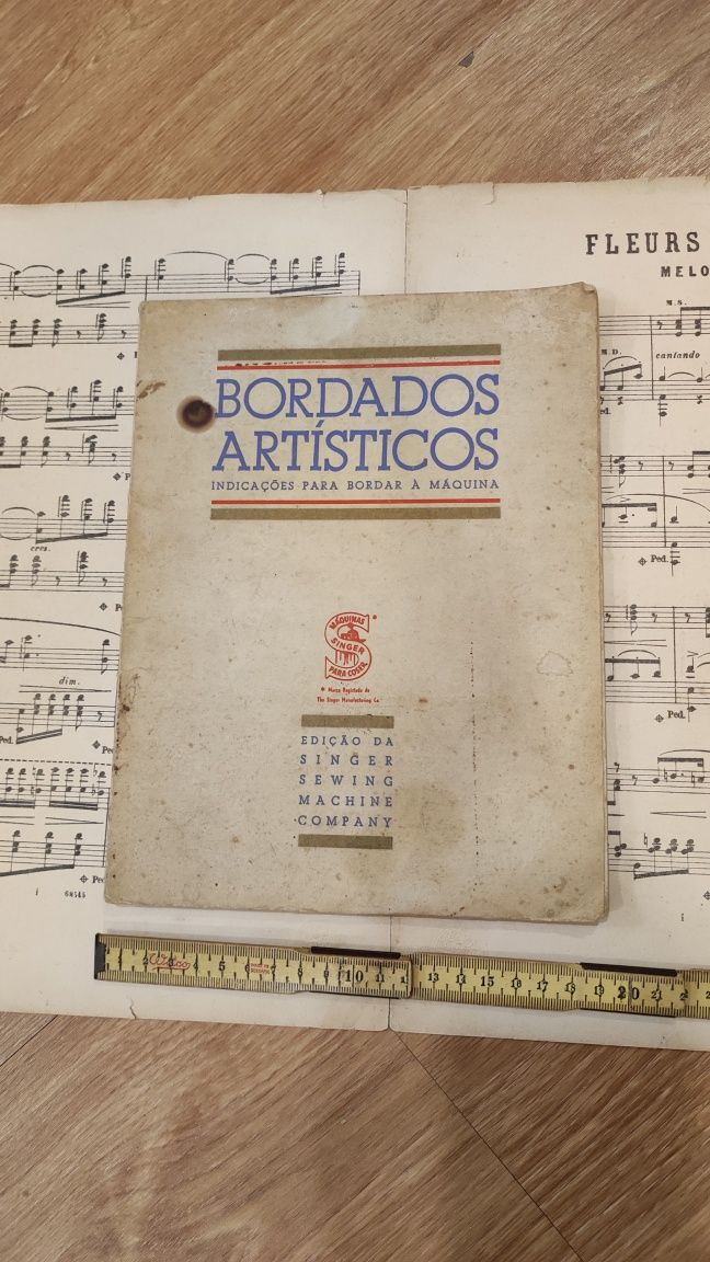 Livro Bordados Artísticos SINGER de 1942