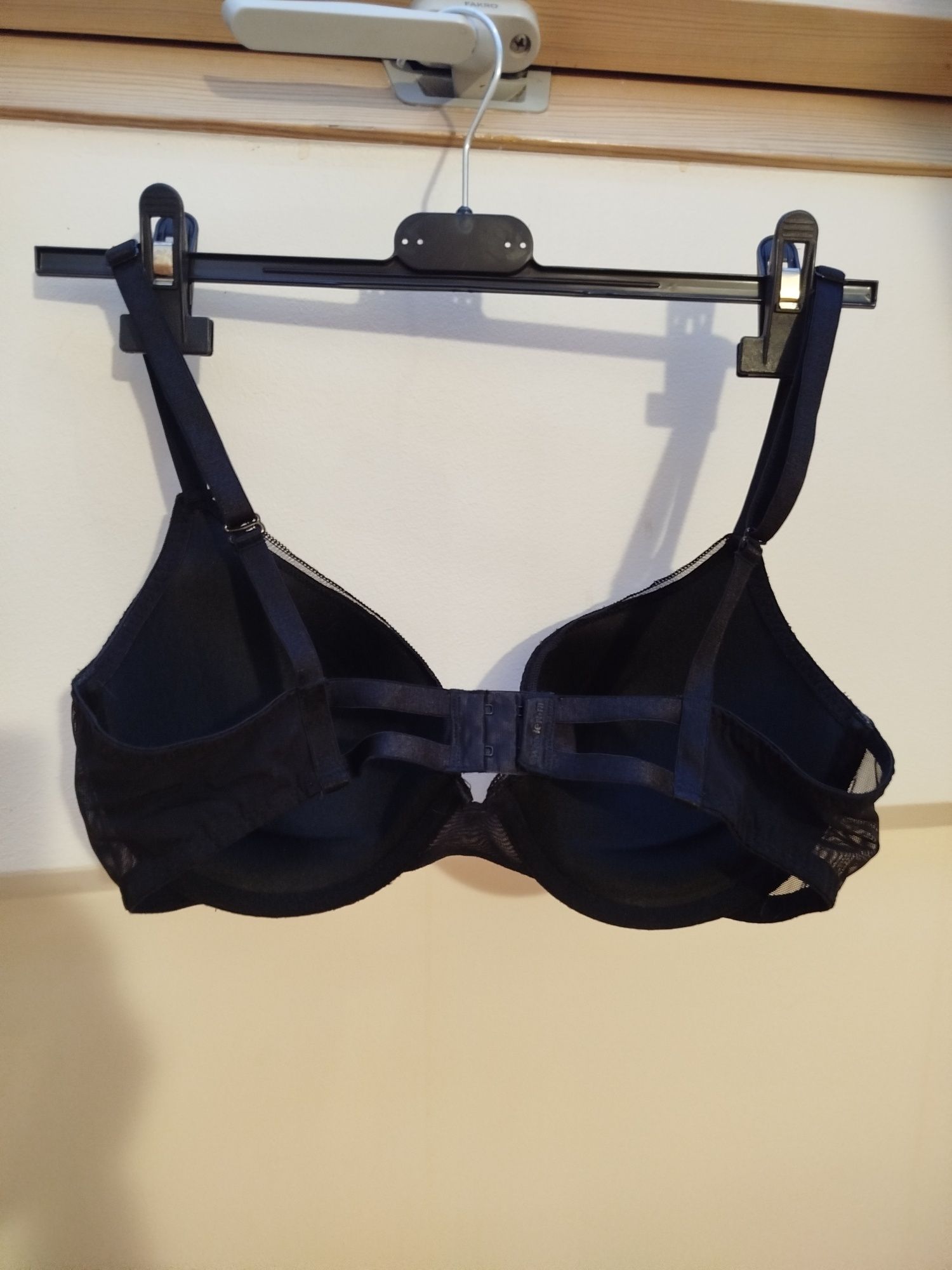 Czarny biustonosz Wonderbra 80 D