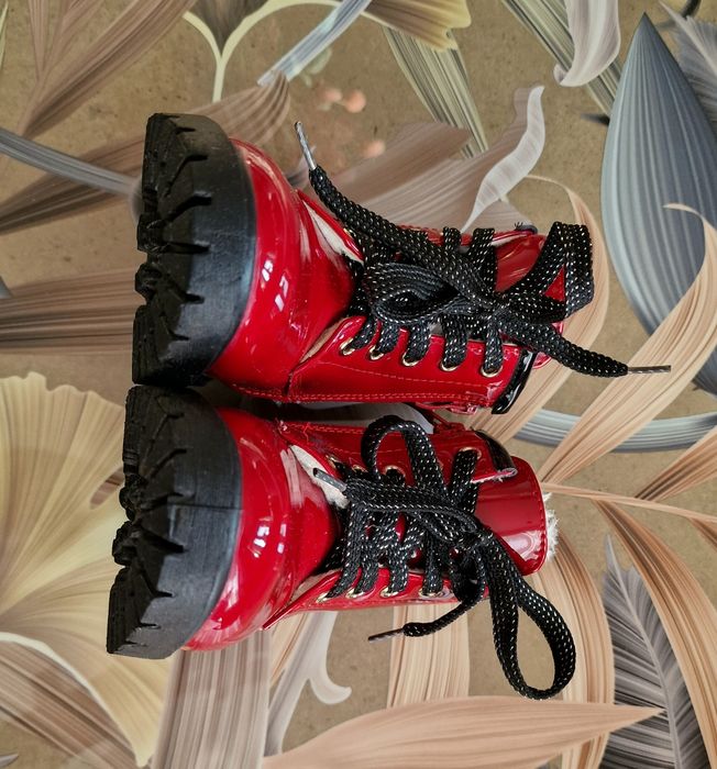 Trzewiki zimowe, ocieplane, lakierowane- cudo r.22 jak nowe