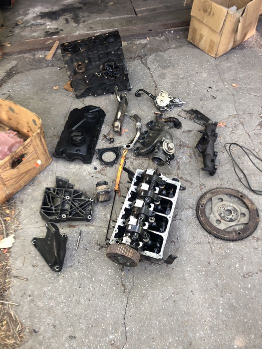 Двигатель по запчастям 1.9 тди AVF