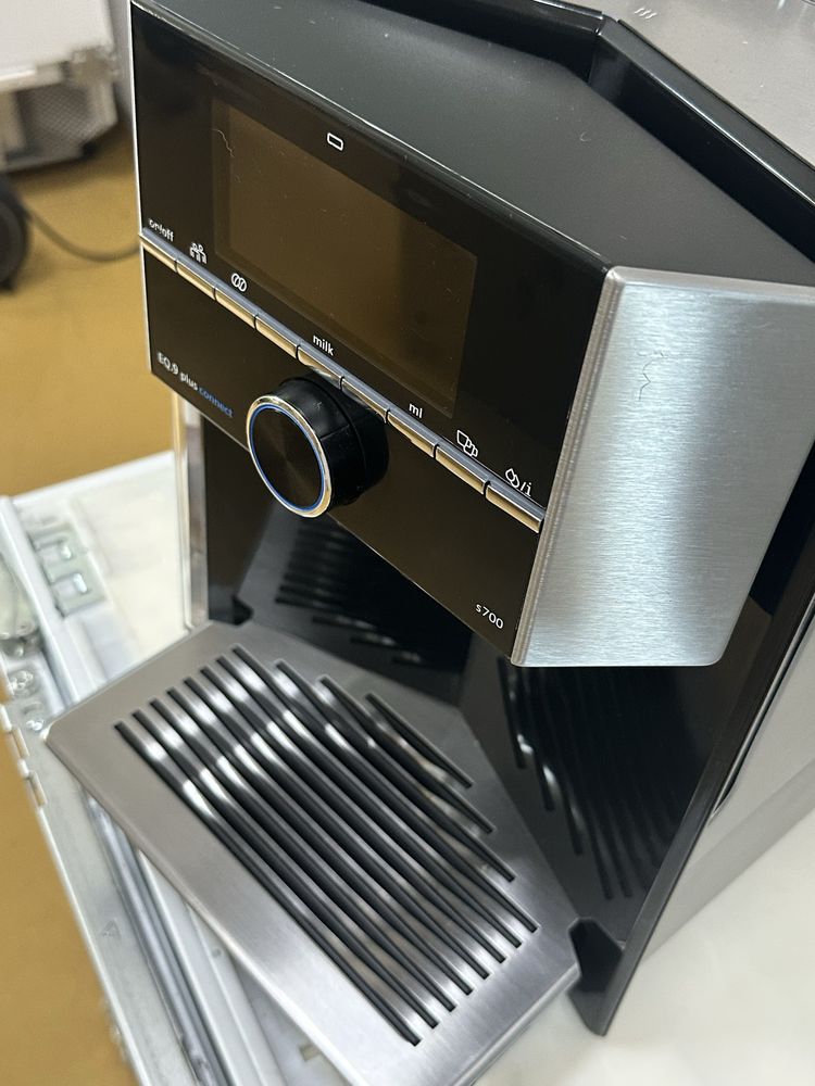 Siemens EQ9 s700 ekspres ciśnieniowy z 2 młynkami WiFi