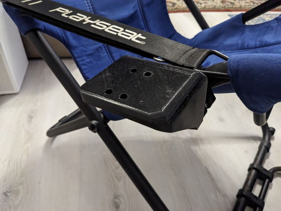 Кокпіт Playseat Challenge з кріпленнями