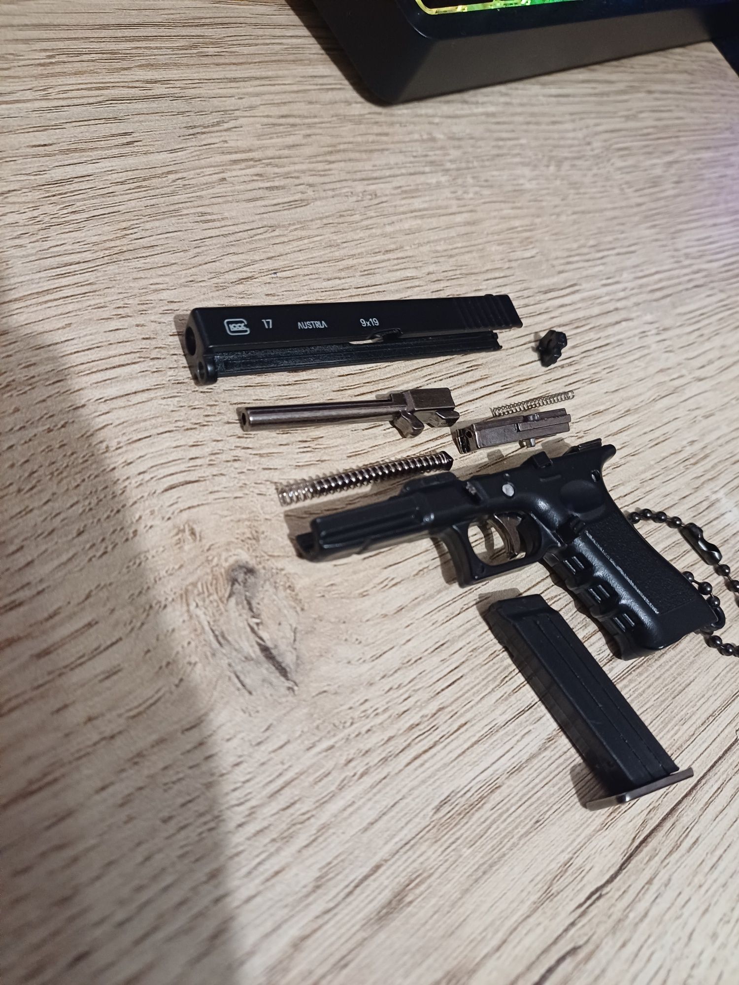Брелок Glock17  повністю розбірний метал/пластик