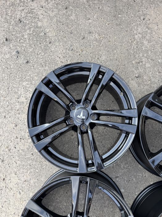 Tesla Model 3 диски R18