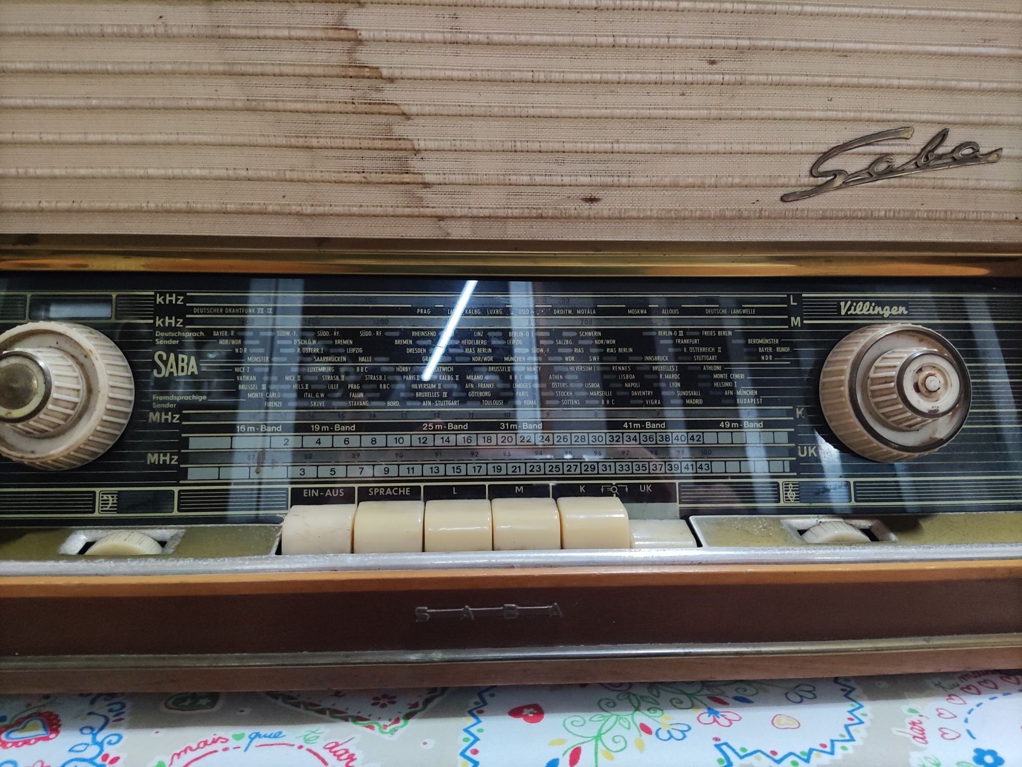 Rádio antigo marca saba