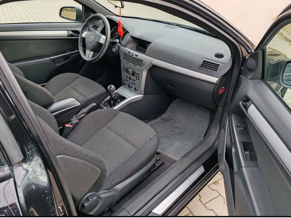 Opel Astra  H GTC 1.8 benzyna