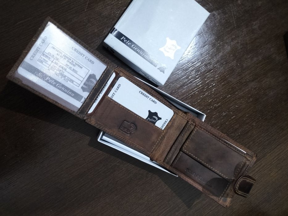 Carteira RFID em pele castanho genuína