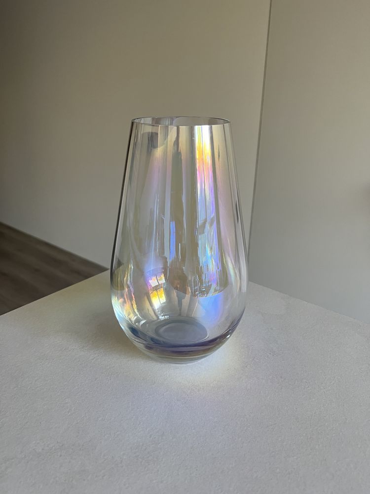 Скляна ваза для квітів