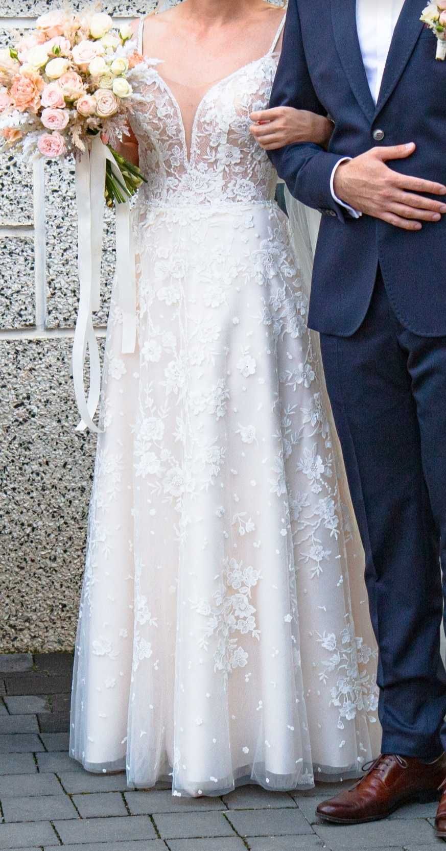 Brzoskwiniowa suknia ślubna