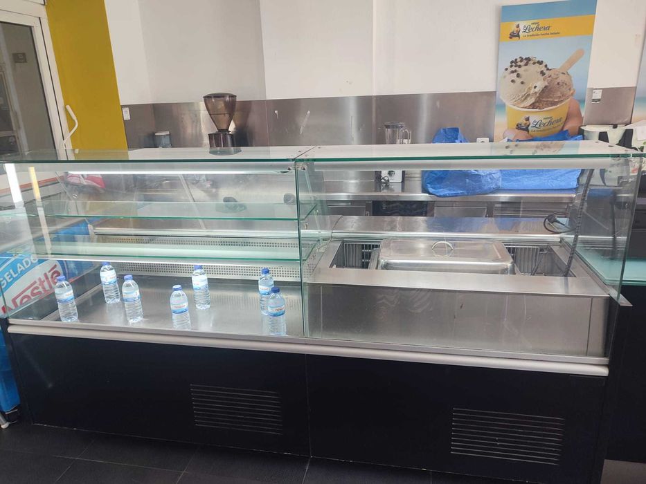 Balcão de pastelaria com frio
