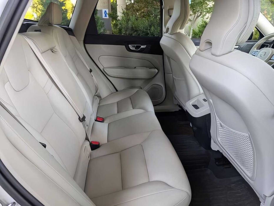 Volvo XC60      2023