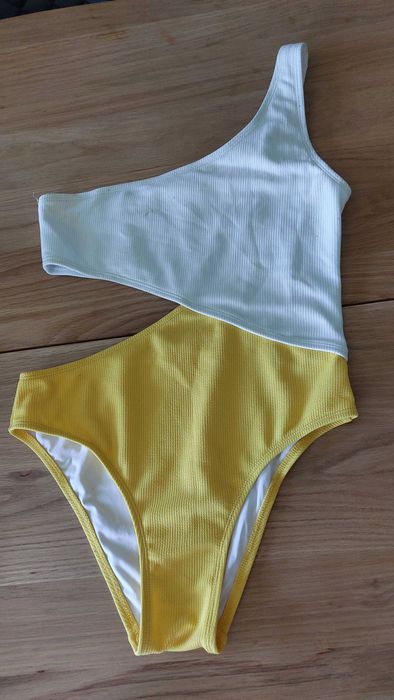 Fatos de banho e bikinis