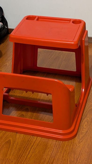 Mesa de refeição e trabalhos p/ criança