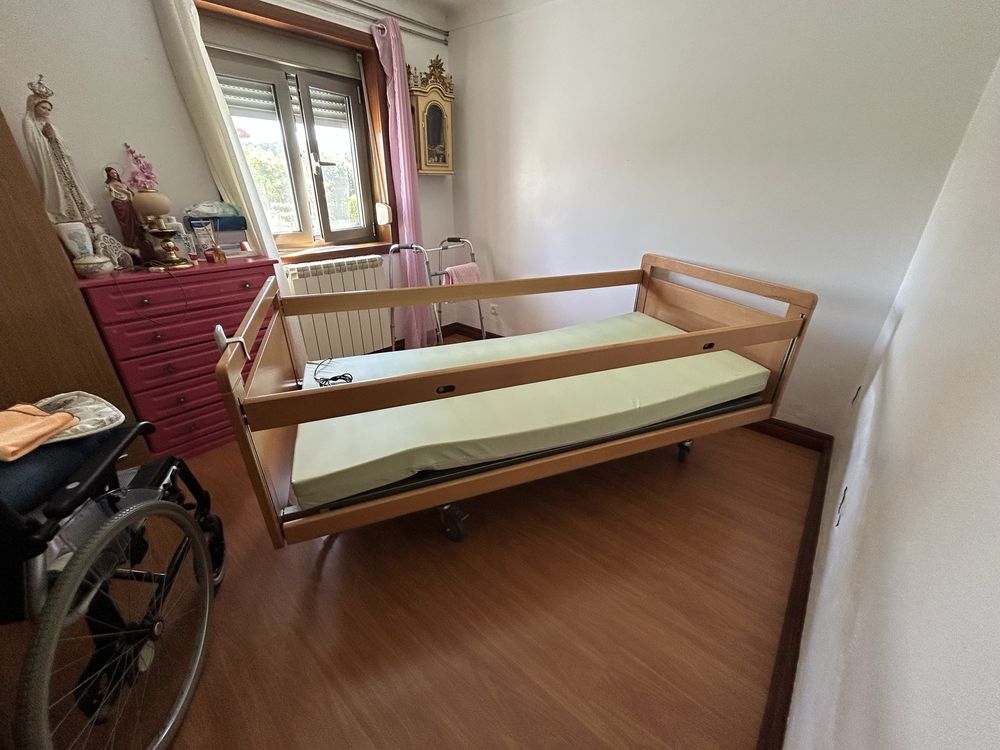 Cama eletrica geriatrica para pessoa acamada