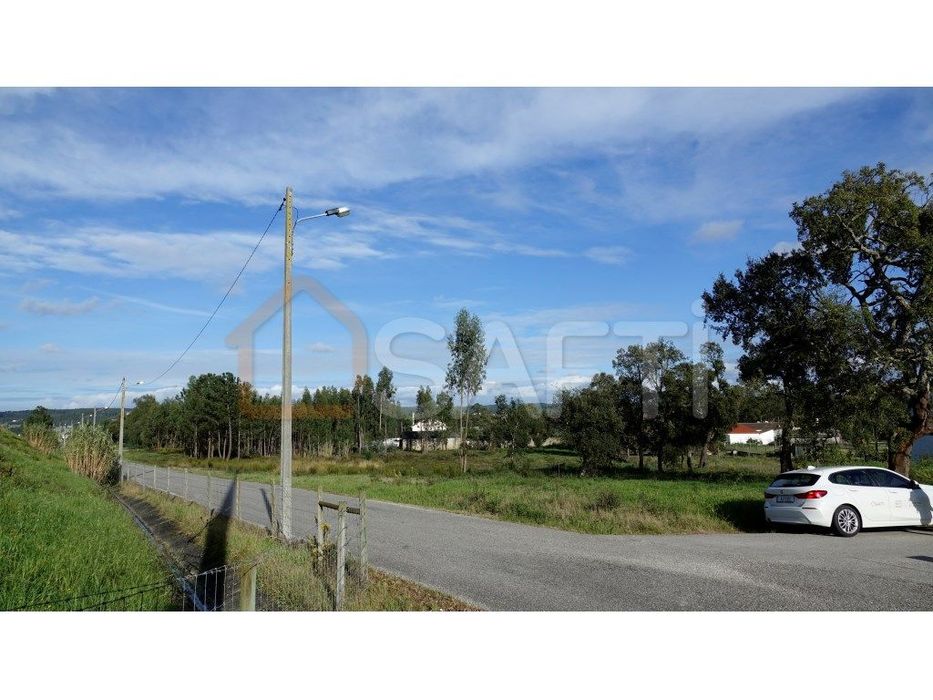 Terreno Misto com viabilidade de construção de 50%