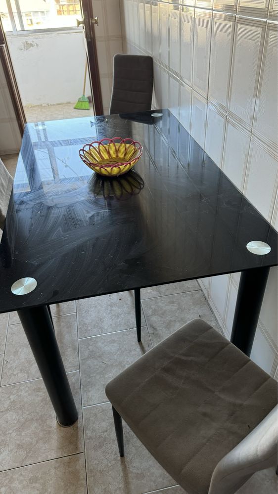 Mesa de vidro preta