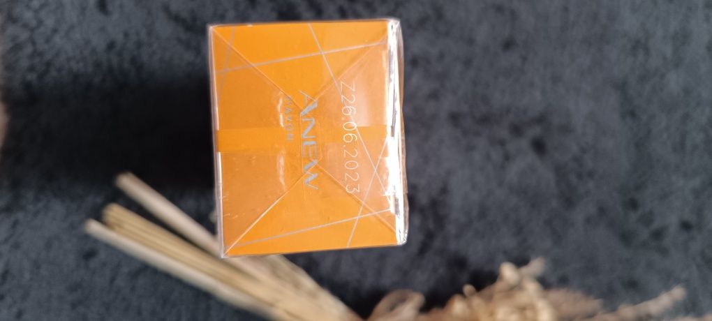 Avon Anew Radiance Maximising Microdermabrasion z witaminą C