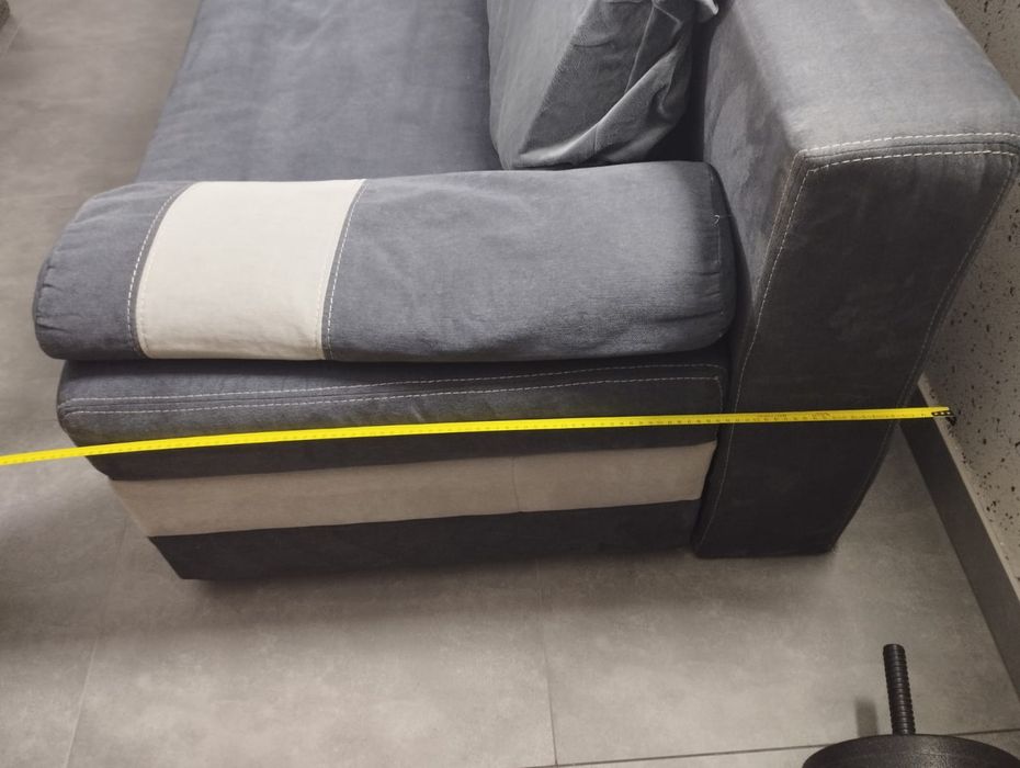 Łóżko typu tapczan z pojemnikiem na pościel