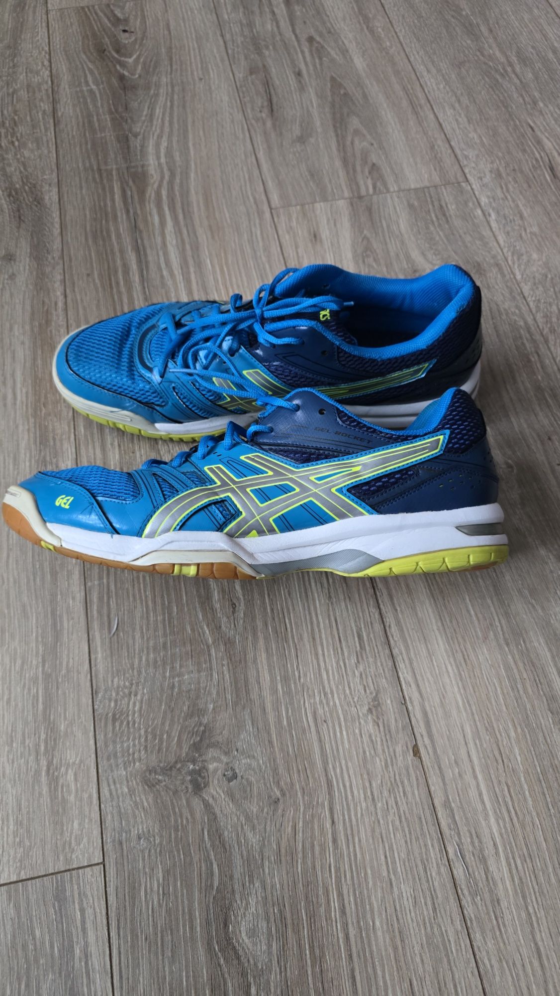 Продам волейбольні кросівки Asics gel-rocket