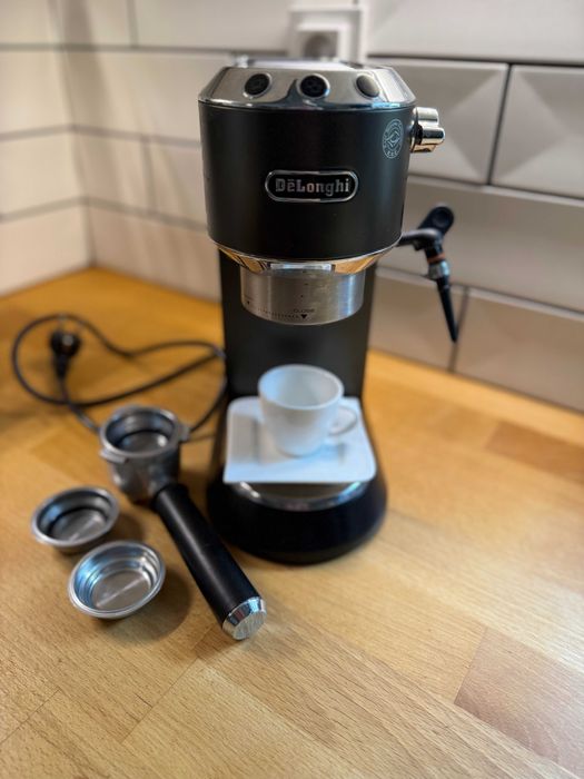 Ekspres kolbowy DeLonghi Dedica