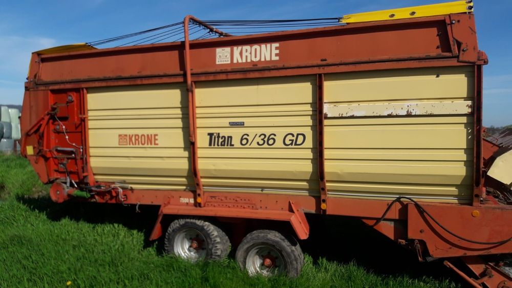 Przyczepa samozbierająca Krone Titan