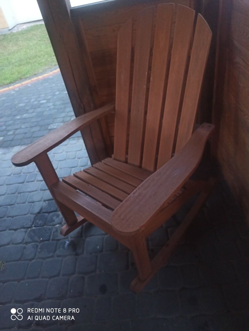 Fotel bujany drewniany