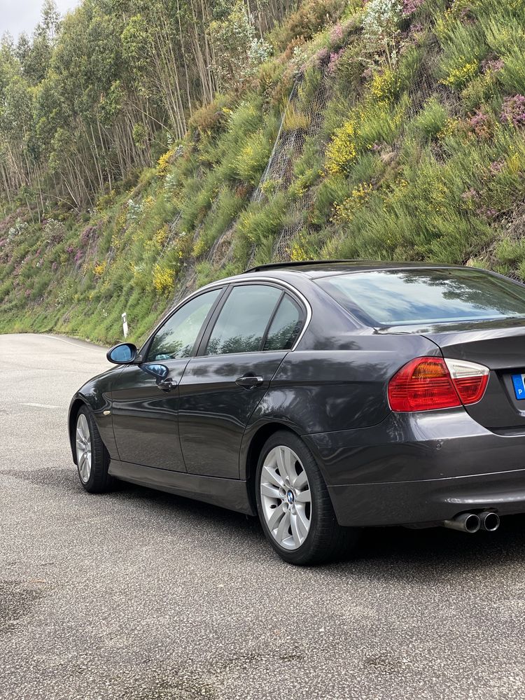 BMW E90 330i 2005