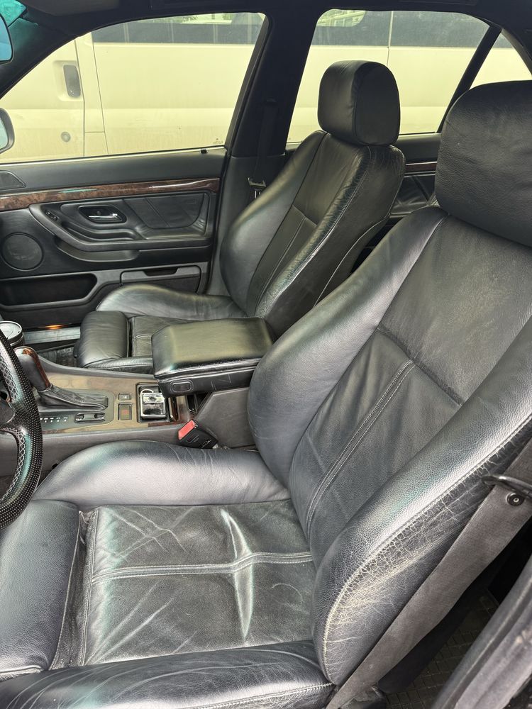 BMW 7 e38 Чорна газ бензин