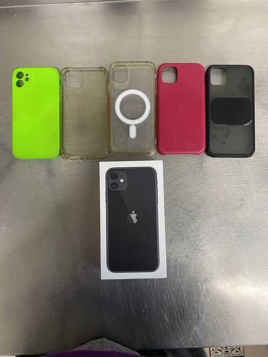 Продается телефон айфон 11 64 GB! Працює ! Тільки є тріщина на екрані