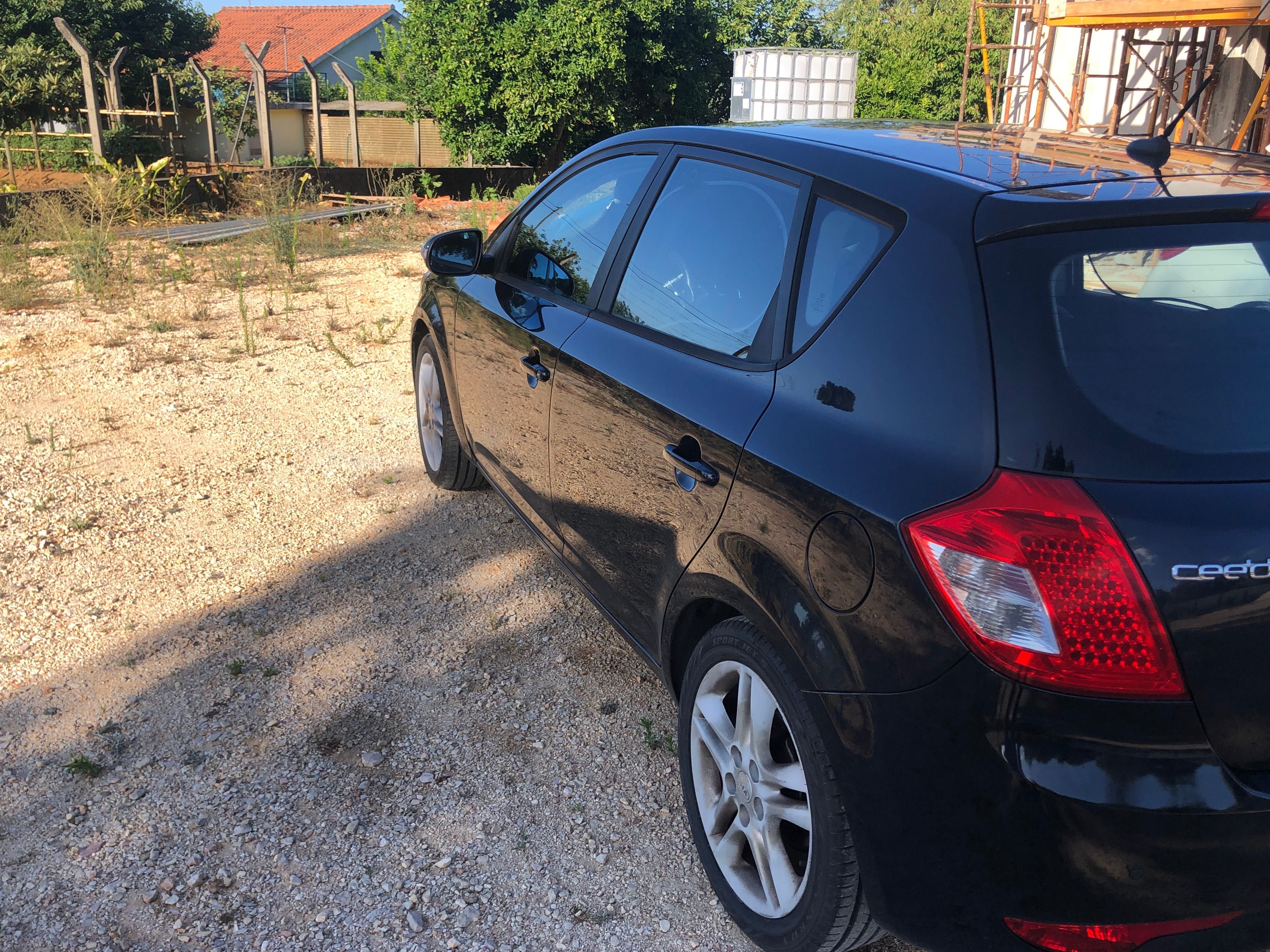 Vendo kia ceed hatchback 1.6