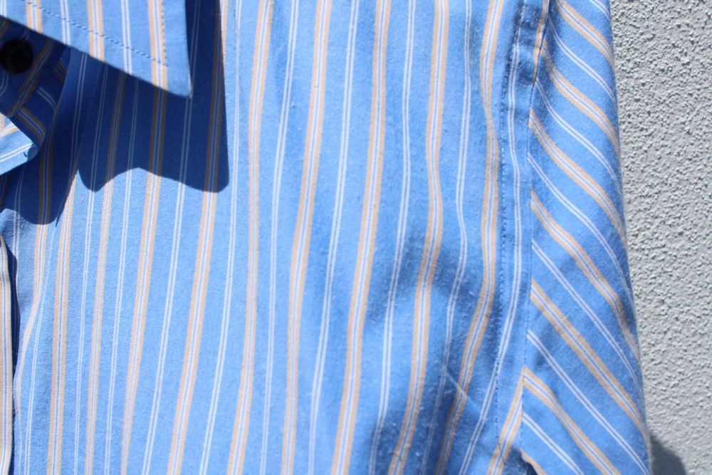 Camisa às riscas