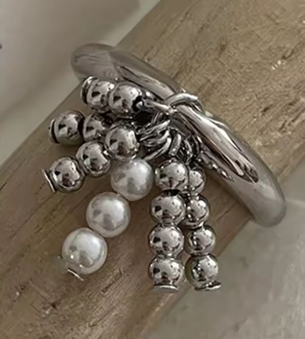 Срібна каблучка «White beads», Chuttyevo