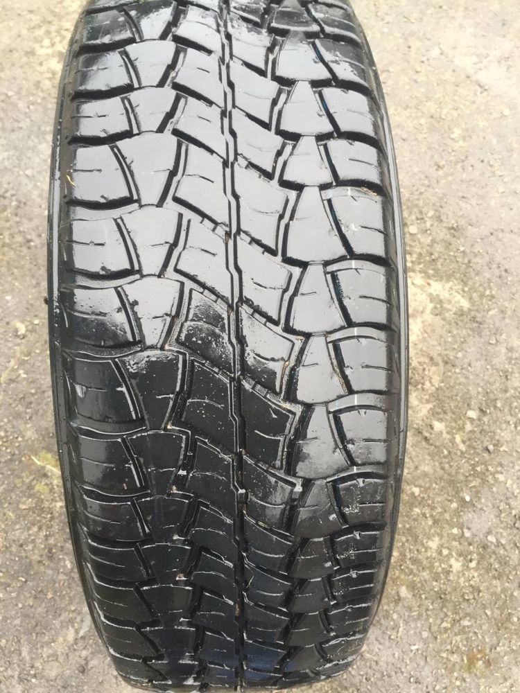 Продам резину б/у 235/75 r 15