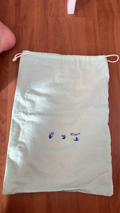 Saptilhas Off White out of office