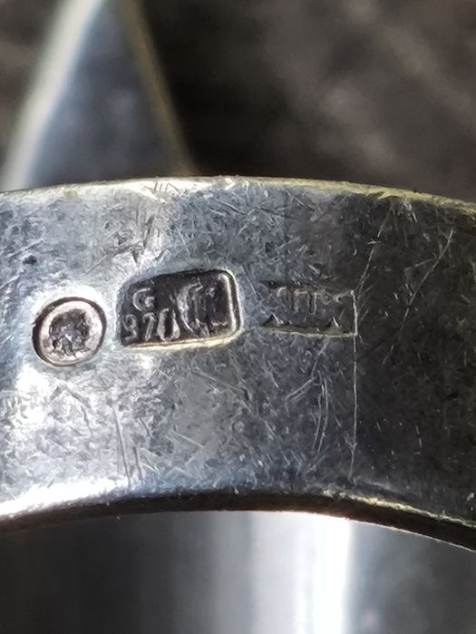 Duży srebrny pierścionek z bursztynem.  Vintage