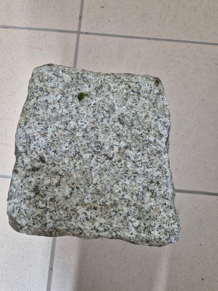 Kostka granitowa po rozbiórce