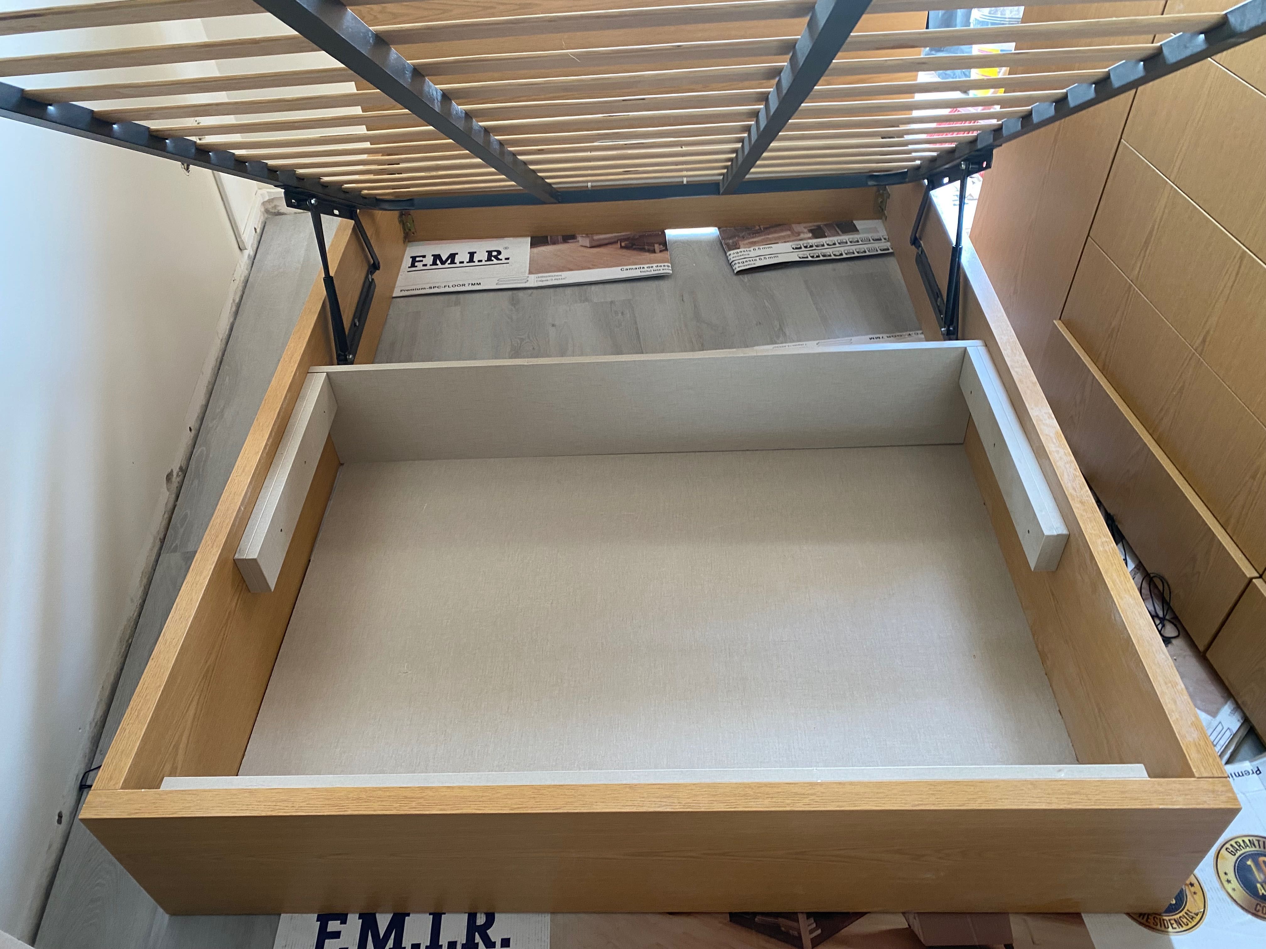 Mobília de quarto, cama com colchão, 2 mesas de cabeceira e cómoda