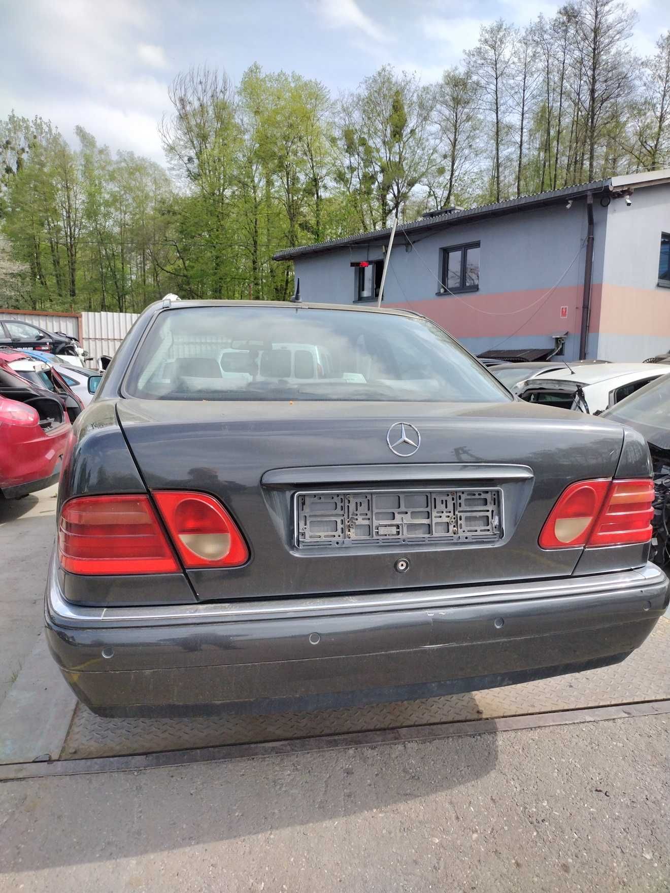 Mercedes Benz E-klasa W210 na części używane