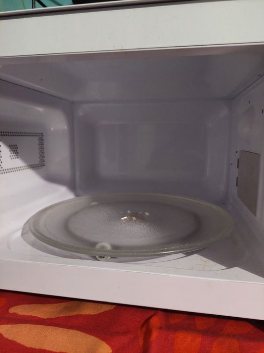 Продам свой  холодильник и микроволновку б/у в отличном состоянии!