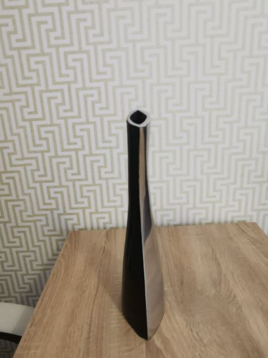 Jarra preta e cinza para decoração.
Como novo!