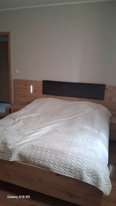 Łóżko 160/200 z materacem i 2 szafkami nocnymi