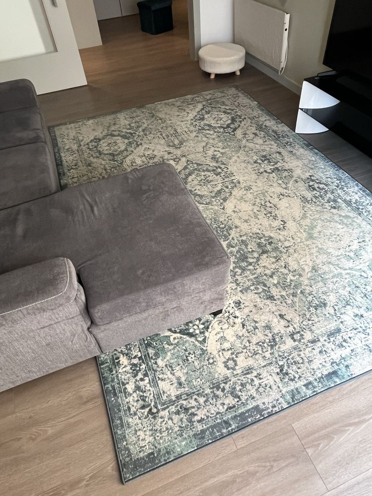 Sofá cinzento de sala