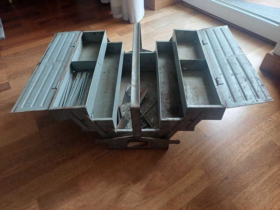 Skrzynka narzędziowa narzędzia  metalowa