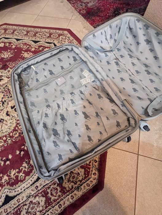 Дорожні валізи/чемодани