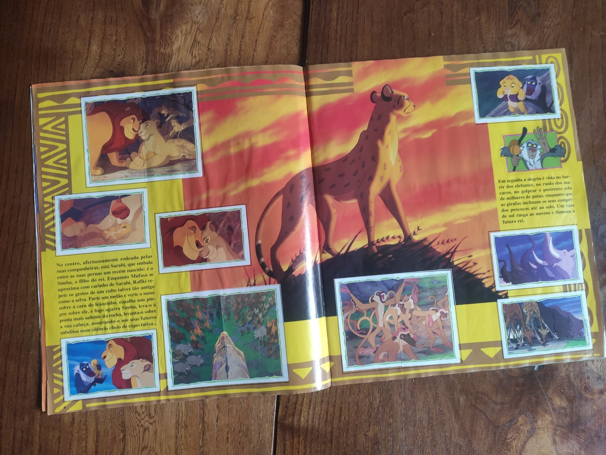 Caderneta de cromos O Rei Leão - Disney - Panini