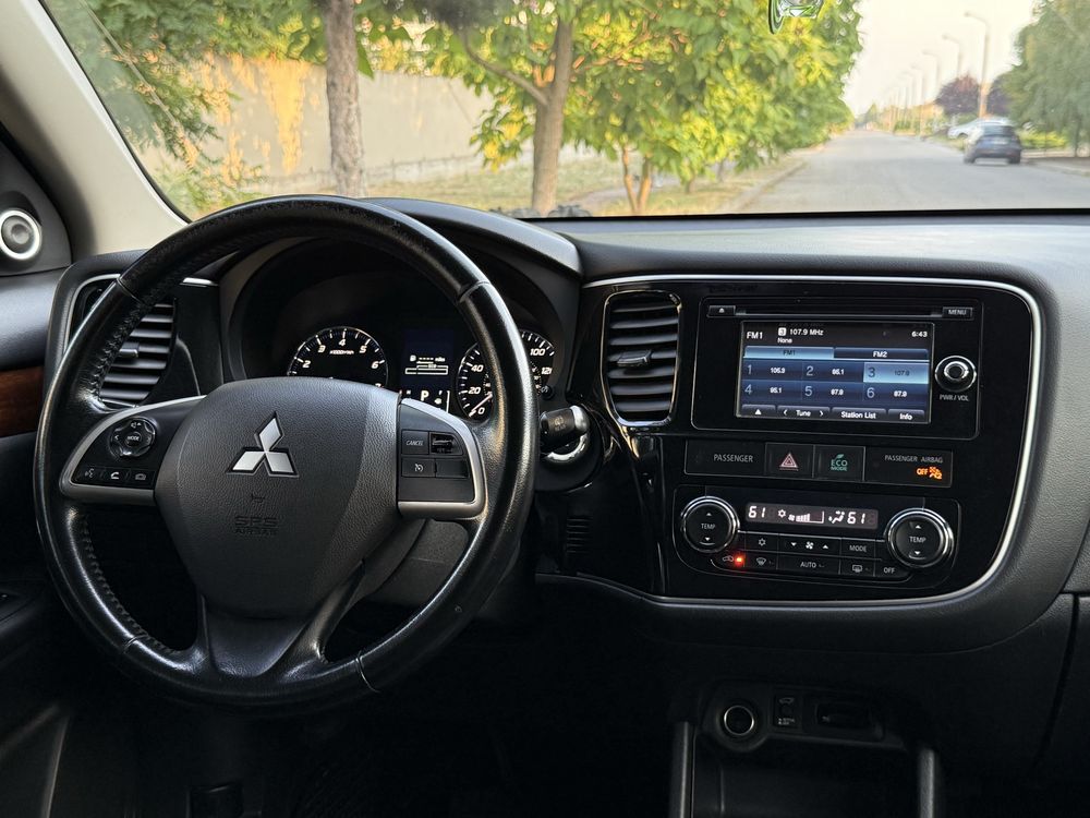 Mitsubishi Outlander 2013 г 2.4 бензин