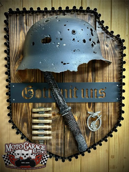 Lampa z niemieckiego hełmu, hełm niemiecki, bagnet, lampa ścienna