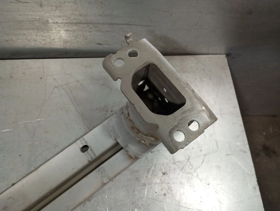 Reforço pára-choques frente TOYOTA Auris Touring Sports (_E18_)