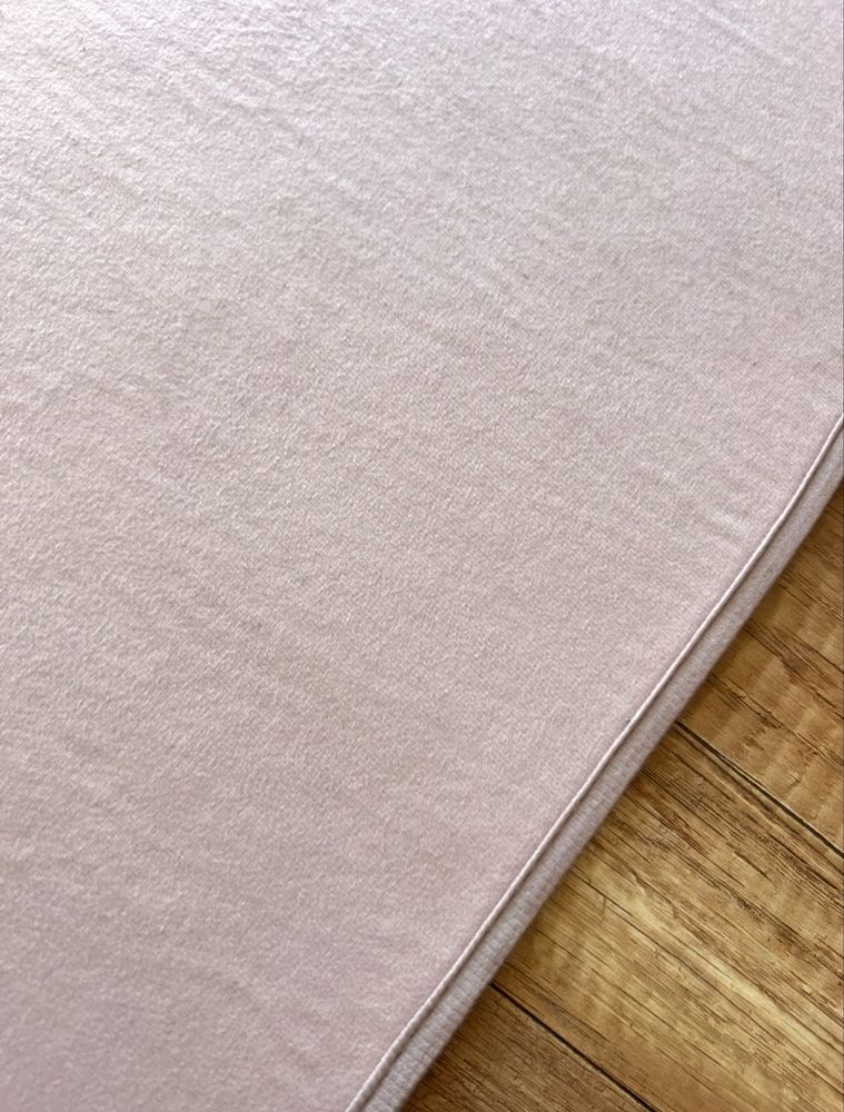 Antypoślizgowy dywanik pudrowy róż 70 cm x 120 cm