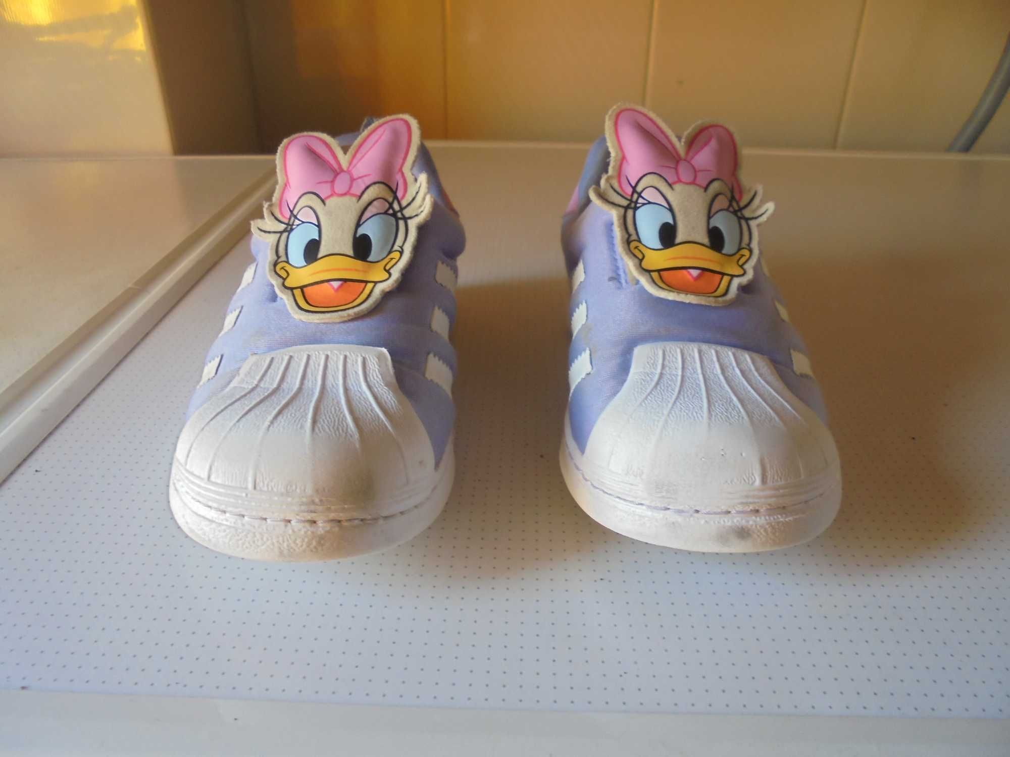 ténis de menina da marca adidas